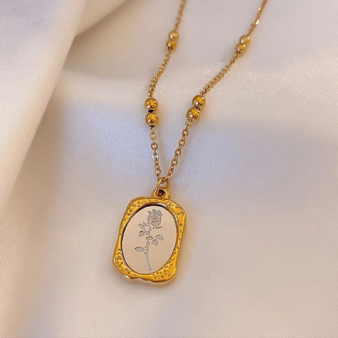 Versatile luxury pendant