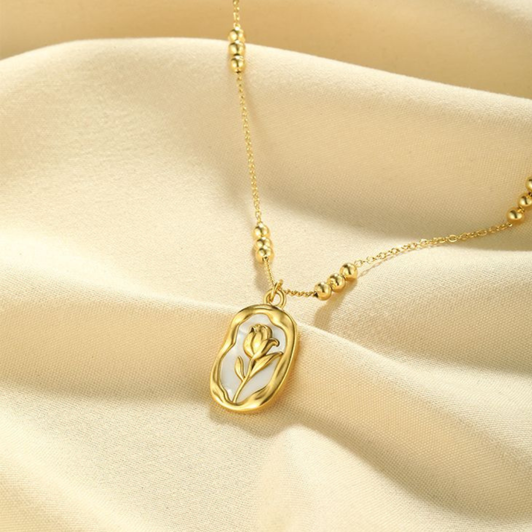 Versatile luxury pendant