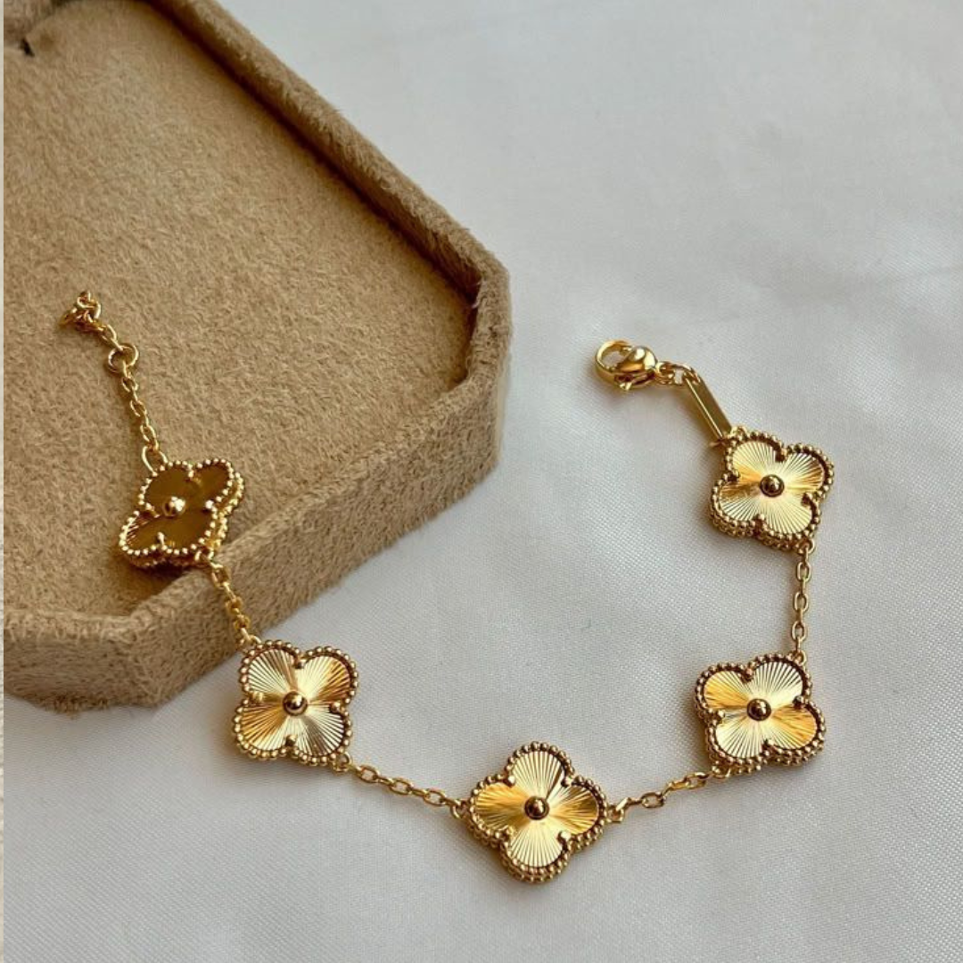 Gold clover bracelet
