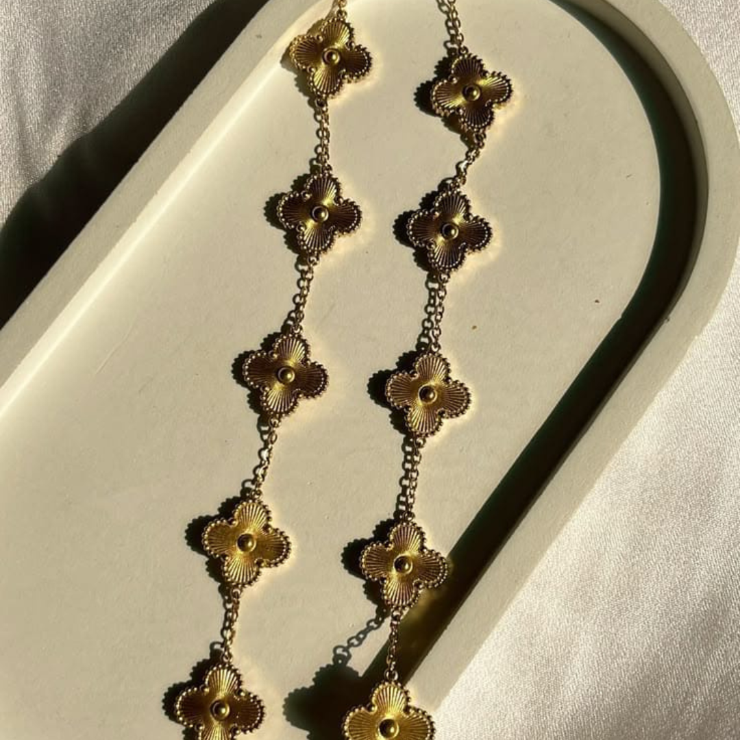 Gold clover bracelet